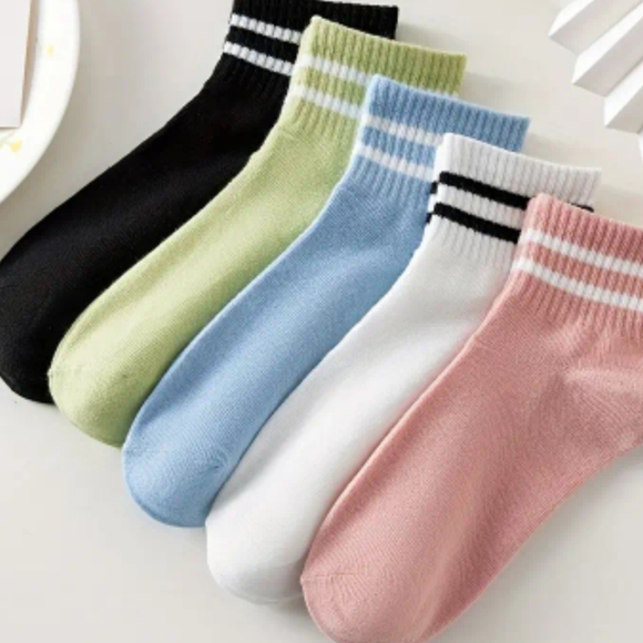 Accessories - NWT 5 Pair Assorted Color Socks Set